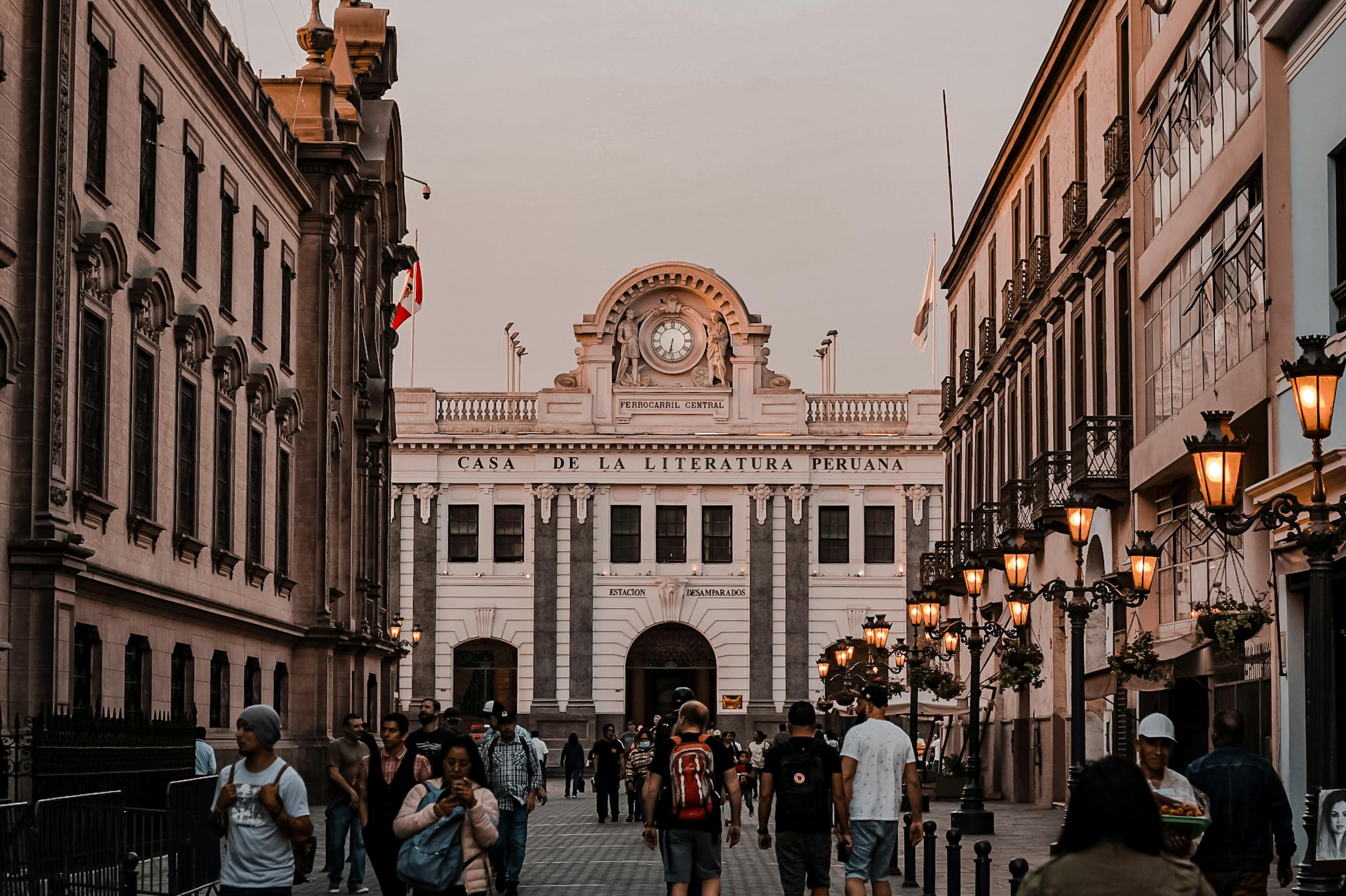 Customers in Lima